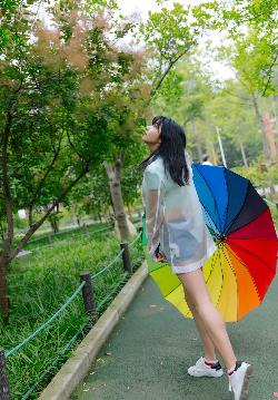 外回り中に突然の大雨一雨宿